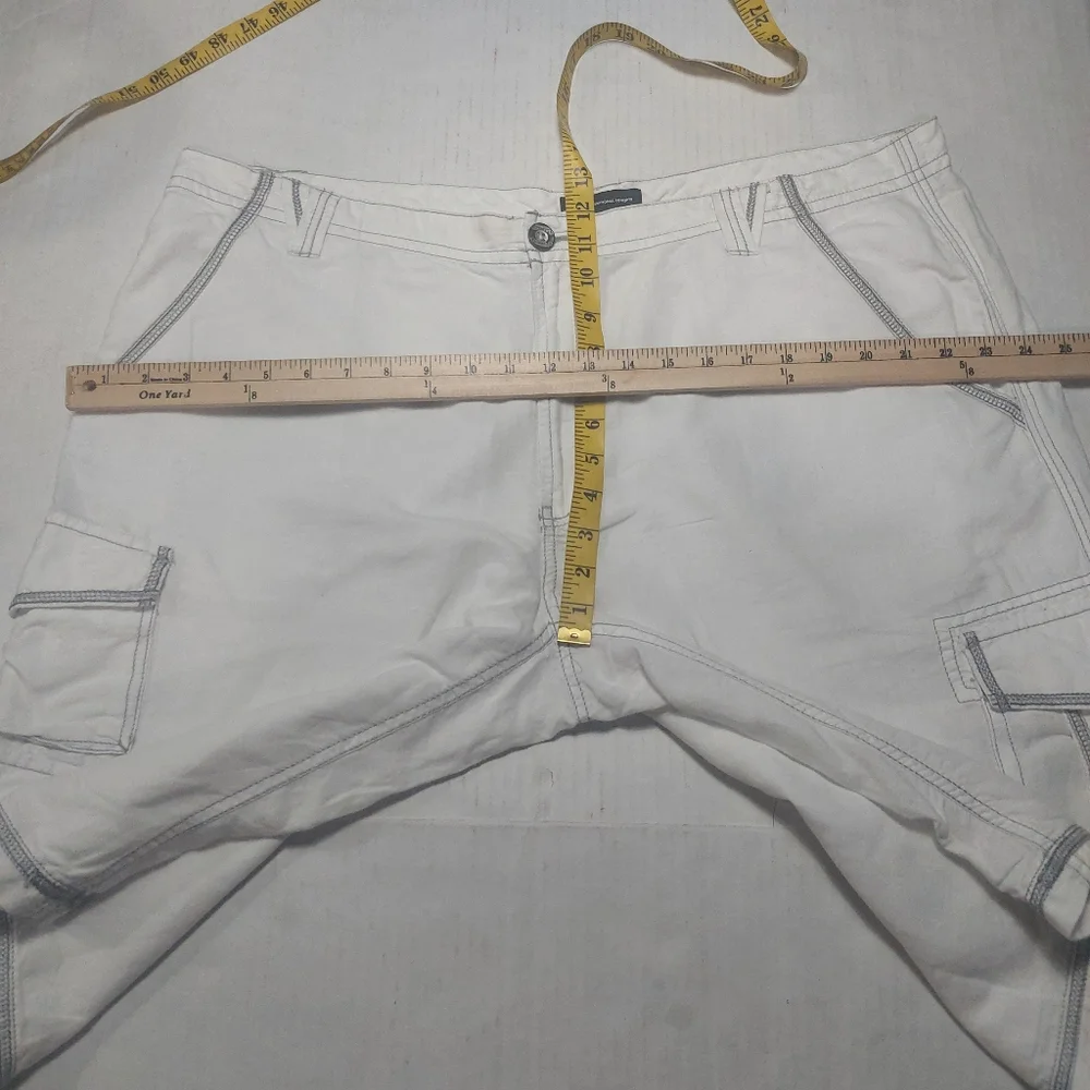 I.N.C International Concept Men's White Shorts Size 40.